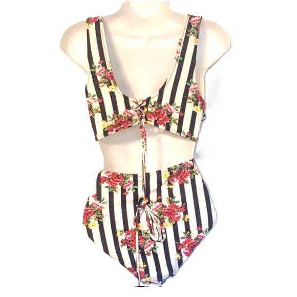 White Black Stripe Red Floral Padded One Piece Swimsuit Size XL - Picture 3 of 3